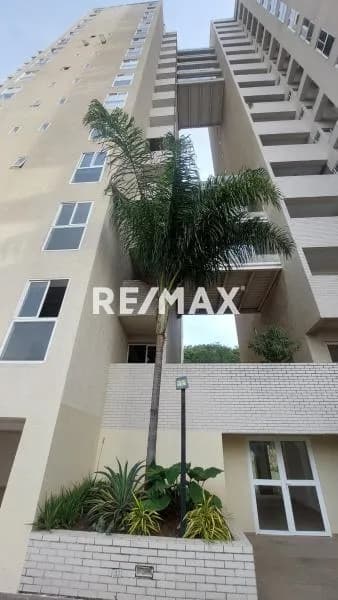Apartamento en alquiler ubicado en Res. Iceberg en la urb. El Rincon