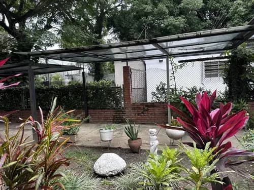 Py 323192 Casa En Venta Una Planta Con Anexo En Las Acacias Uso Comercial