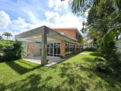 Tg Casa En Venta En La Floresta, Moderna, Rodeada De Jardines 26-4021