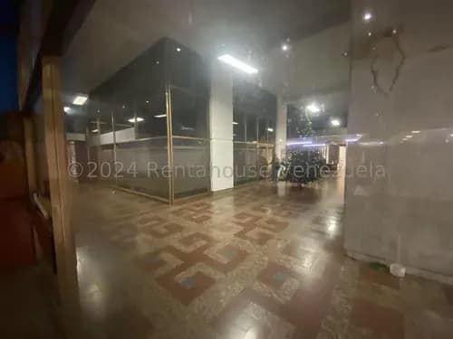 Ip Vendo Local Comercial En Colinas De La California Posee Mezzanina Y Planta Eléctrica 24-15803 Yf