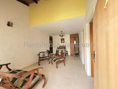 Diana Blanco, Vende Amplia Y Cómoda Casa En Cabudare, Diseñada Para Quien Busca Seguridad, Patio Privado Para El Disfrute Familiar.