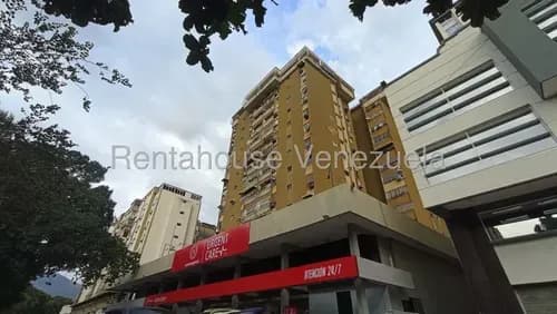Se Alquila Estupendo Y Muy Amplio Apartamento En Urb. Andrés Bello, Maracay (jbra Cod. 26-7706)