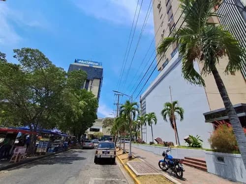 Py30197 Oficina En Alquiler En Torre Banesco Av Bolivar Norte Piso Bajo