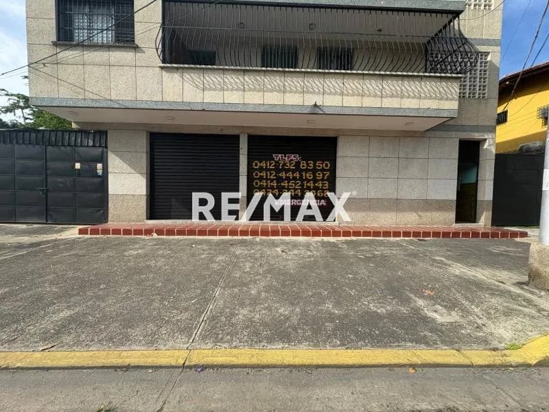 Local Comercial en Av. Universidad, El Limón