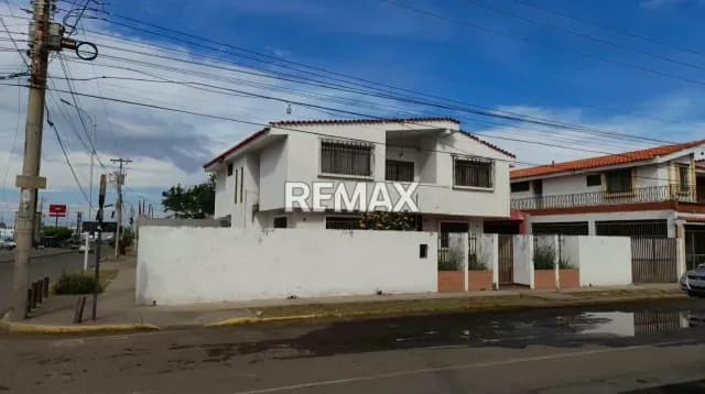 CASA COMERCIAL EN VENTA EN ESQUINA ESTRATEGICA ZONA NORTE