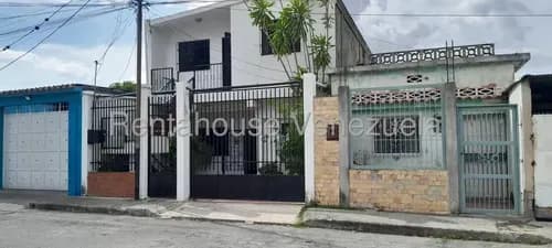 Karen Burgos Vende Excelente Casa En Buen Estado De Conservación, Al Oeste De Barquisimeto, De Dos Plantas, La Segunda Con Entrada Independiente.