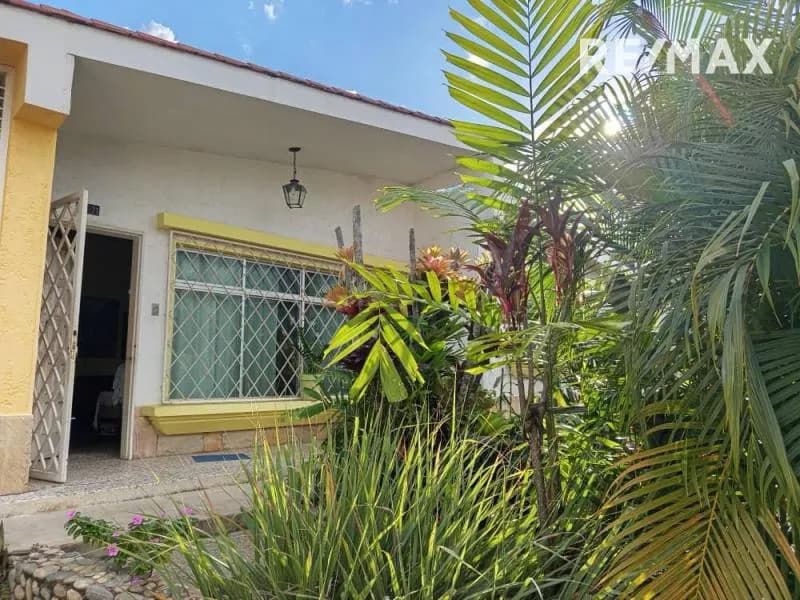 CASA COMERCIAL EN VENTA UN SOLO NIVEL UBICADA LA VINA CALLE ALTAMENTE TRANSITADA