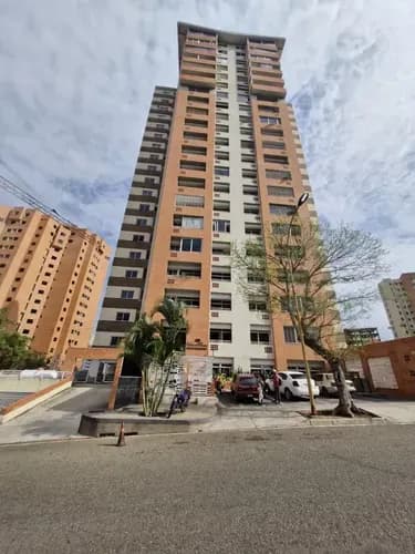 Alquiler Apartamento En Las Chimeneas Residencia Vista Al Parque Con Planta Eléctrica 100% Y Pozo De Agua Hs-dr
