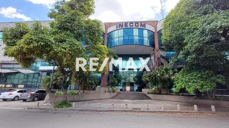 LOCAL COMERCIAL EN ALQUILER LA URBINA