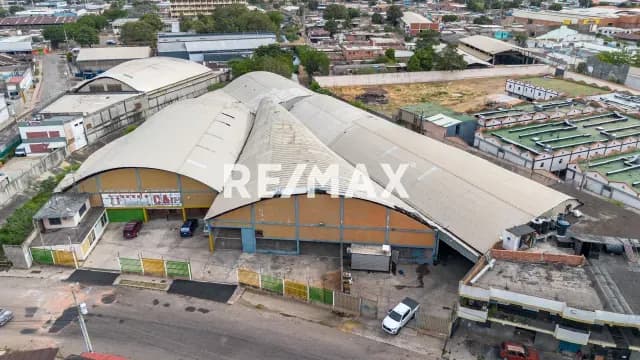 Se Vende Complejo de Galpones en Sector Transito