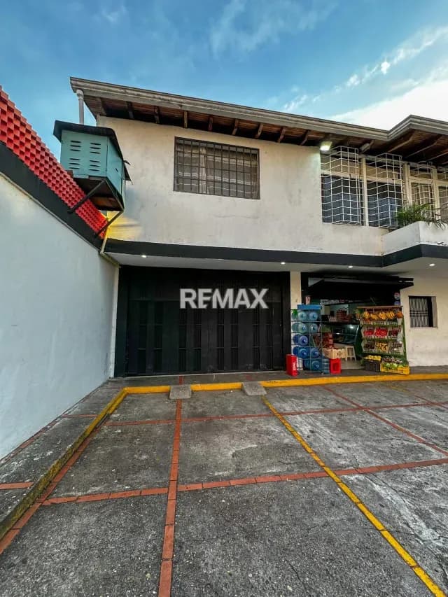 Se Alquila Local Comercial la Av ppal de las Acacias