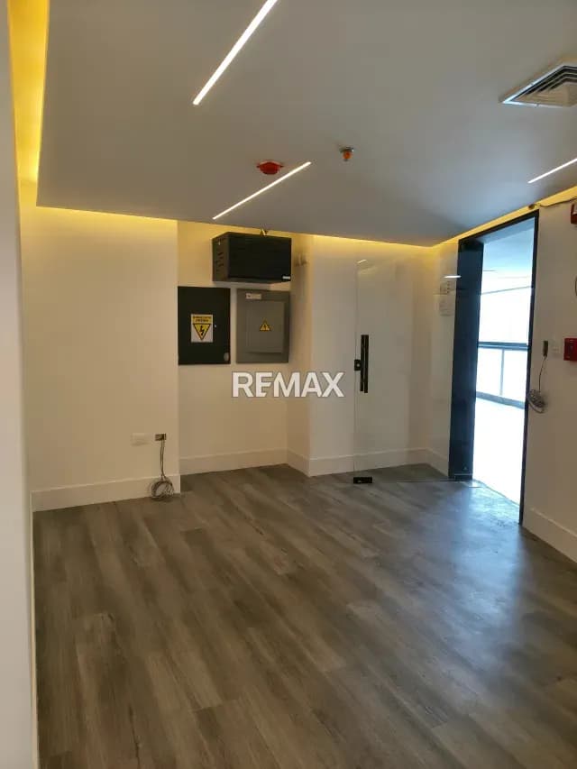 Venta de Oficina Remodelada en el Rosal