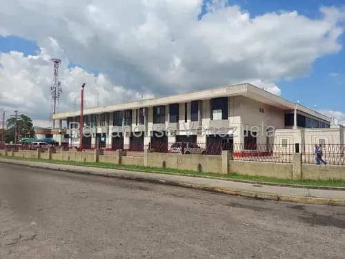Se Alquila Bello, Impecable Local Comercial De Buenos Espacios. Inm 26-6012, Duplex. Con Santa Maria Y Puerta De Vidrio, Piso De Granito Emplomado. Conjunto Cerrado Y Con Seguridad. Castillito