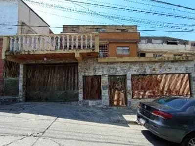 Casa Multifamiliar con Potencial de Negocio en zona tranquila del junquito