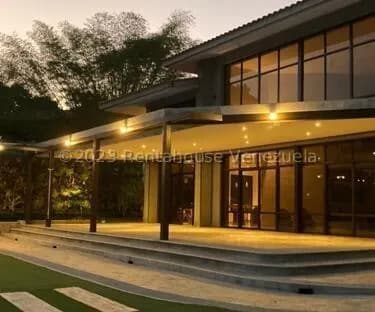 Casa (Contemporaneo) en Venta en Monte Elena, Distrito Metropolitano