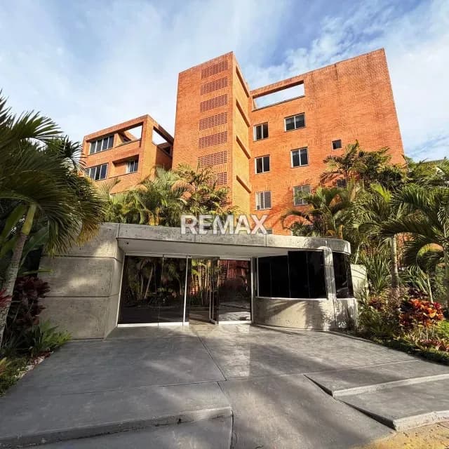 APARTAMENTO DÚPLEX EN VENTA - URB. LOMA LINDA