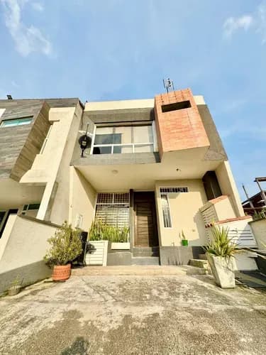 En Venta Amplia Casa Moderna La Castellana, Conjunto Residencial La Estancia Del Norte. Ia