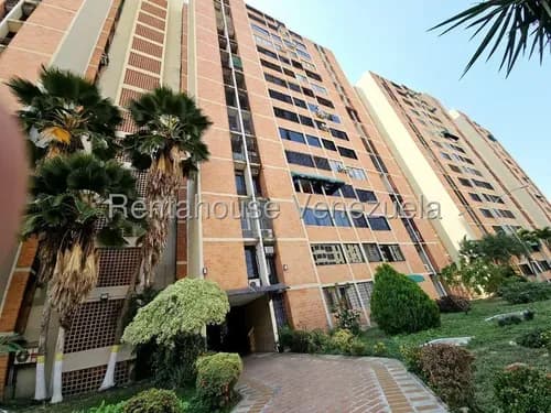Apartamento En Alquiler En Bosque Alto Vigilancia Pozo Agua Jardines Estef 26-14988