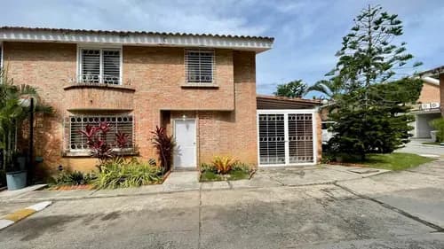 Se Vende Townhouse En Conjunto Residencial Los Aleros, Urb. Guataparo, Valencia