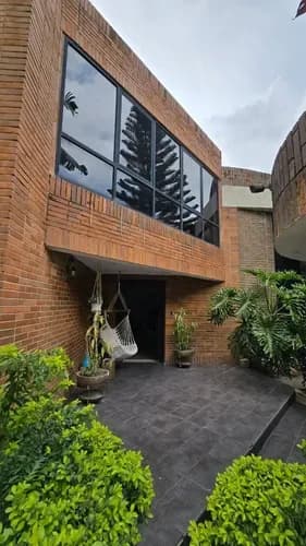 Np Se Vende Casa Urb Parral Valencia, Arquitectura Moderna, Calle Cerrada Código 328677