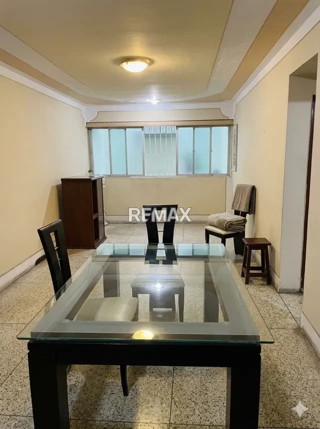 Se vende cómodo apartamento de 82 m² ubicado en un piso bajo de la Parroquia Altagracia