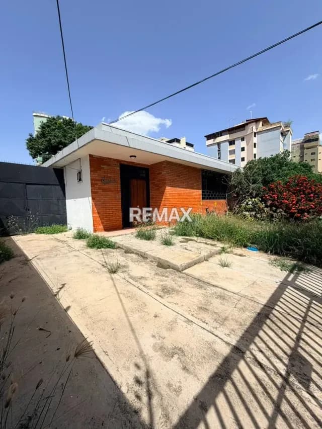 Casa en venta Urb la soledad para remodelar!
