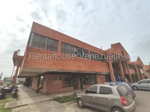 En Venta Local Comercial De 332 Mts, Cuenta Con Mezzanina, Amplio Espacios Y Bóveda. Ubicado En La Entrada De Flor Amarillo, En Centro Comercial.