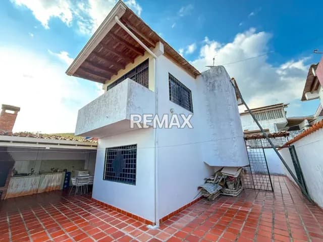 EN VENTA Amplía quinta en Boca Caneyes Resd. Valle Alto