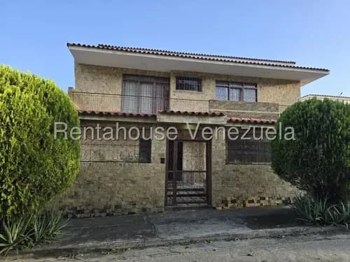 Lld/ Casa Remodela Ubicada En Vista Alegre, Calle Cerrada Con Doble Acceso 25-10820