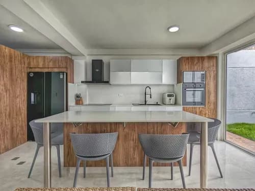 Town House En Venta, Urb Colinas De Guataparo Valencia Res Villa Lago / Niucol