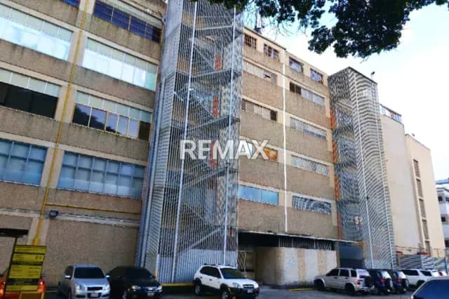 Oficina en Alquiler Urb Los Ruices, 270MT2. 26-76