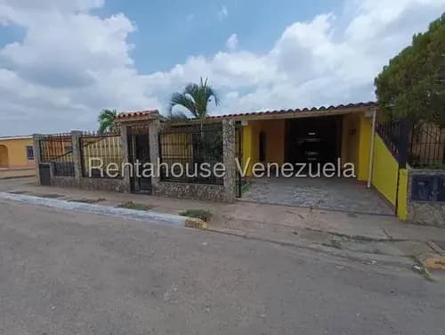 Casa En Alquiler Zona Industrial Urbanización Privada #26-17321