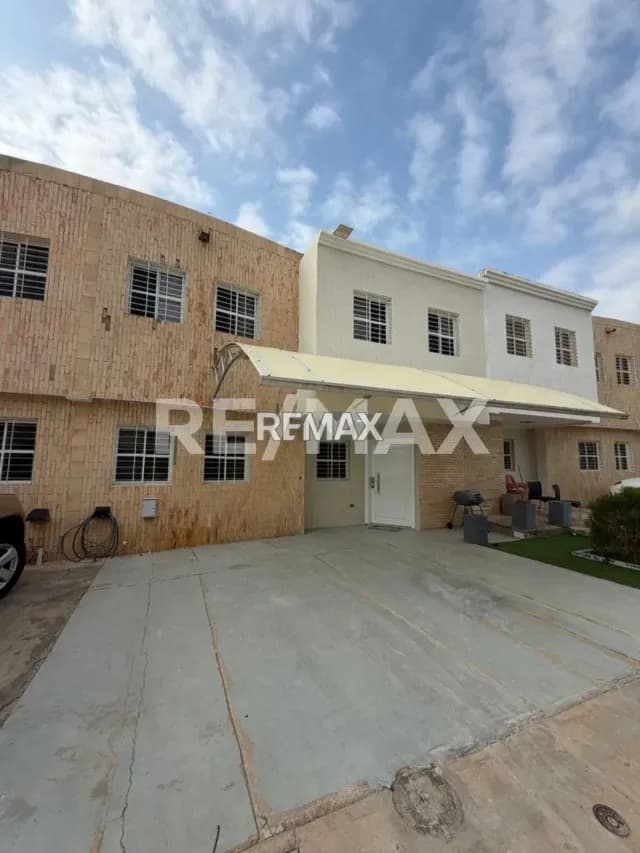 Townhouse en venta, Villa Cristal