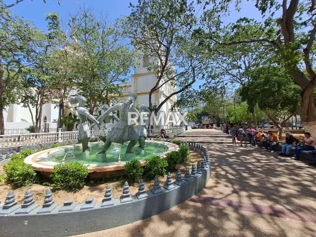 LOCAL COMERCIAL EN EL CENTRO DE PORLAMAR, DE ALTO TRAFICO PEATONAL Y VEHICULAR, CALLE VELASQUEZ, MUNICIPIO MARIÑO, ISLA DE MARGARITA