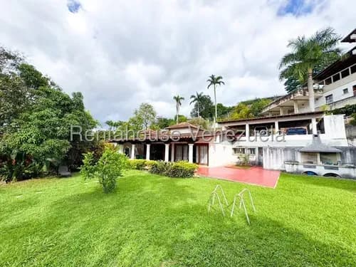 Amplia Casa Con Excelente Ubicación En La Urbanización Cerro Verde 2621637 Ijp