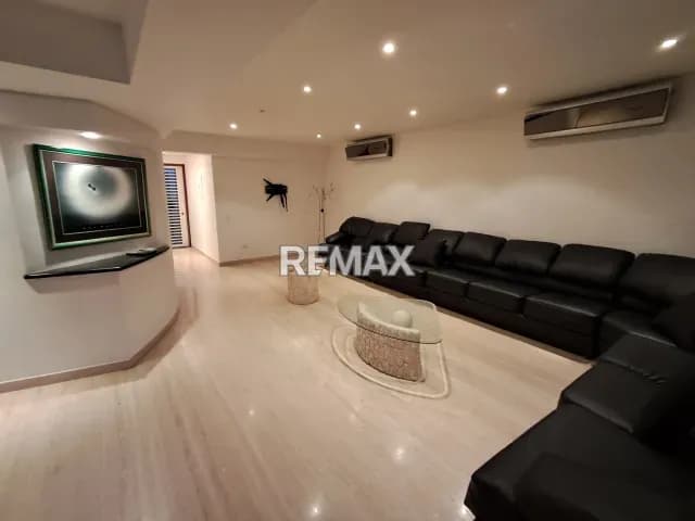 Alquilo bello y cómodo apartamento en las Esmeraldas de La Tahona.
