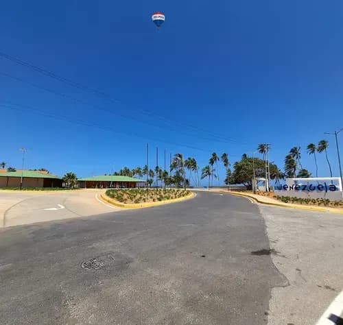 Re/max 2 Mil Vende, Terreno En La Mira, Cerca De Playa El Agua, Nueva Esparta, Isla De Margarita