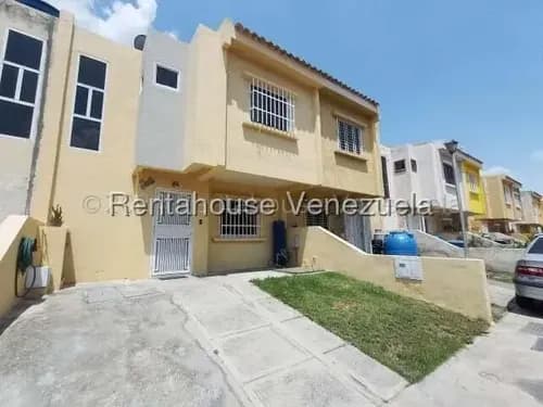 Casa Townhouse En Venta En Urb Privado Santa Rita Con Terraza Estacionamiento Listo Para Firmar Estef 26-11411