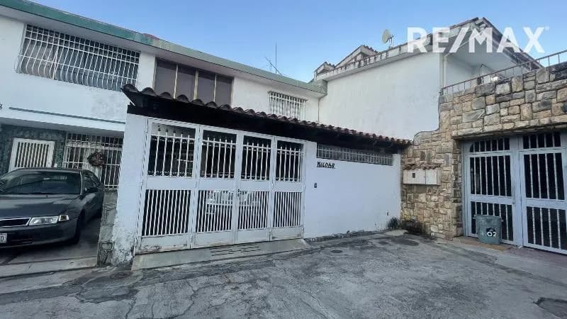 Se Vende Casa para remodelar Colinas de la California