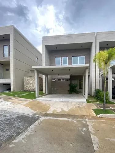 Jeannet González Vende Th En Cumbres De Guataparo Res Míkonos