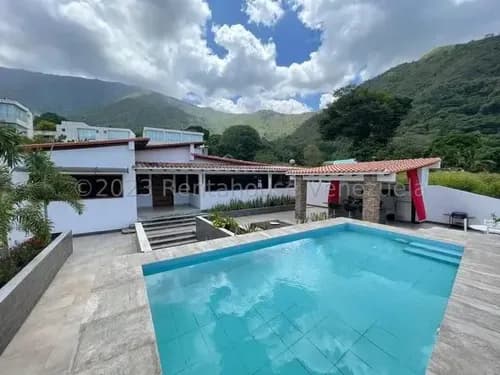 Casa Quinta Con Piscina En Venta Urb Lomas De Palmarito Maracay 24-15119 Apd