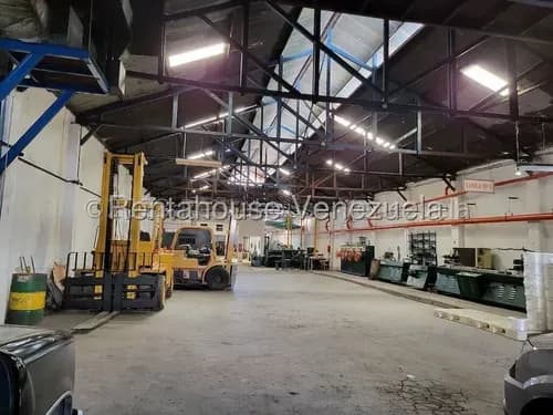 Galpon Industrial Con Amplio Espacio Y A 1 Una Cuadra De Av. Ppal San Martin 26-16047 Jca