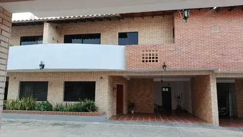 En Venta Townhouse En Urb. Mañongo, Res. Altos Del Samán - Frente Al Sambil