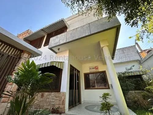 Edificio En Venta Ideal Para Distribuidora, Con Almacen, A Pocos Pasos De La Av.universidad, El Limon, 25-14707 More