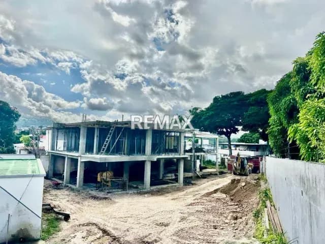 Terreno con Obra Iniciada en Venta – El Cafetal