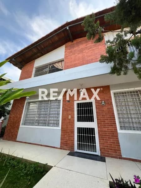 VENTA DE HERMOSA Y AMPLIA CASA, UBICADA EN LA CALLE 61 CON CARRERA 14