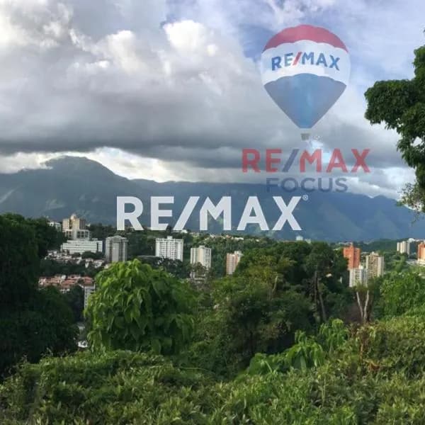 Venta de Parcela de Terreno con una casa en Cerro Verde