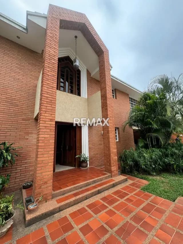 VENDE CASA DE DOS PLANTAS EN LA CREOLE