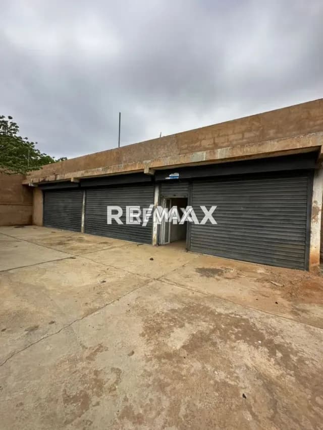 EN VENTA EN GRIS LOCAL EN EL BAJO