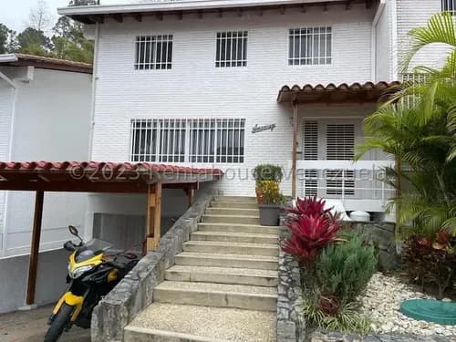 Tg Espectacular Townhouse En Venta En Lomas De Prados Del Este, En Calle Cerrada. Impecable! 26-1190 Ys